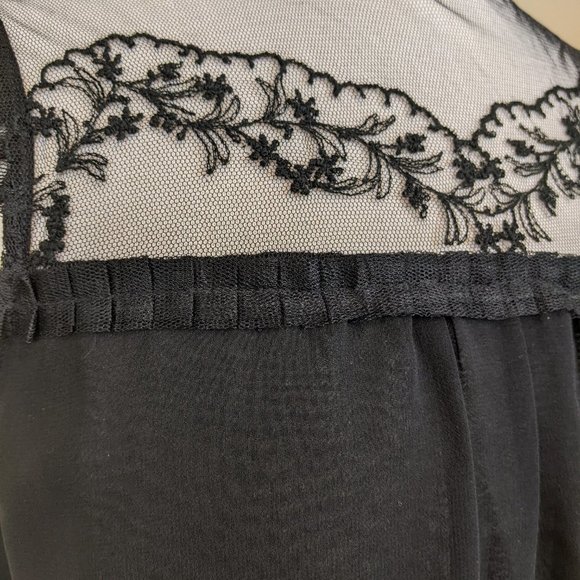 Forever 21 Black Sleeveless Blouse /Top with Ruffles Small - Picture 7 of 16